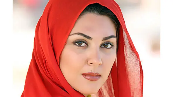 لباس حسرت برانگیز لاله اسکندری در کنار بازیگران مرد ! / هر زنی دلش این لباس را می خواهد !