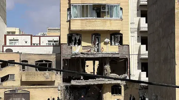 حمله به یک منزل مسکونی در بغداد / پایگاه‌های آمریکا همزمان زیر ضرب حملات