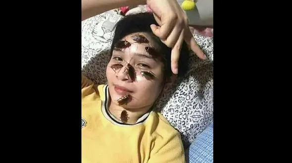 سلفی چندش با سوسک/ مد جدید اینستاگرام+عکس