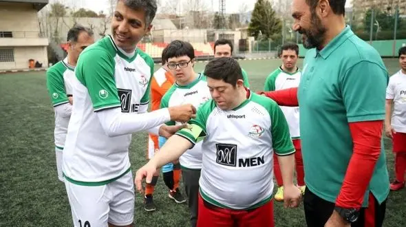 بازی یاران عادل و وریا با کودکان سندروم‌دان+تصاویر