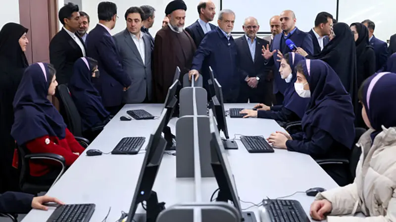 دبیرستان هوشمند