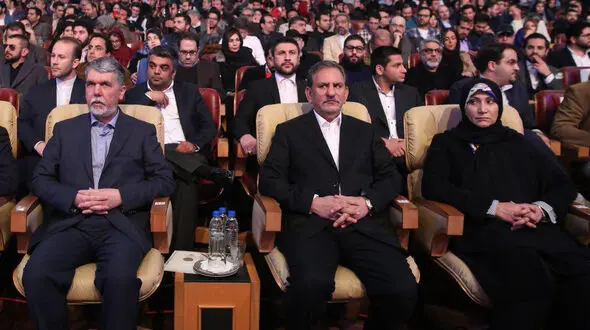 اسحاق جهانگیری و همسرش در اختتامیه جشنواره فجر +عکس