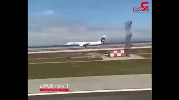 فرود موازی دو هواپیمای مسافربری در فرودگاه +تصویر