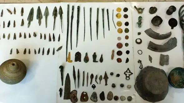 گنج نفیس در کوله پشتی یک جوینده گنج کشف شد / در شیروان فاش شد 