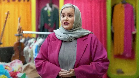 فیلم / نعیمه نظام دوست با گریه : شب قبل جوکر مردی که عاشقم بود رهایم کرد / گفت نعیمه نمی تونم باهات باشم / روز جوکر همه را می خنداندم در حالیکه غمگین ترین آدم آنجا بودم