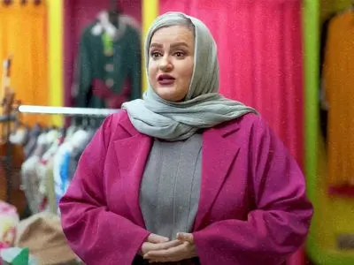 فیلم / نعیمه نظام دوست با گریه : شب قبل جوکر مردی که عاشقم بود رهایم کرد / گفت نعیمه نمی تونم باهات باشم / روز جوکر همه را می خنداندم در حالیکه غمگین ترین آدم آنجا بودم