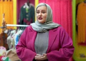 فیلم / نعیمه نظام دوست با گریه : شب قبل جوکر مردی که عاشقم بود رهایم کرد / گفت نعیمه نمی تونم باهات باشم / روز جوکر همه را می خنداندم در حالیکه غمگین ترین آدم آنجا بودم