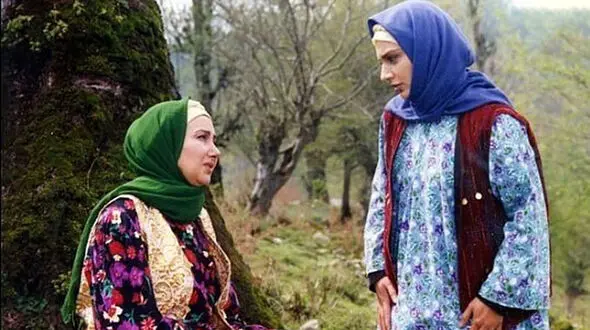 «خانم بس و خانم کوچیک» در پشت صحنه سریال پس از باران؛ سال 79