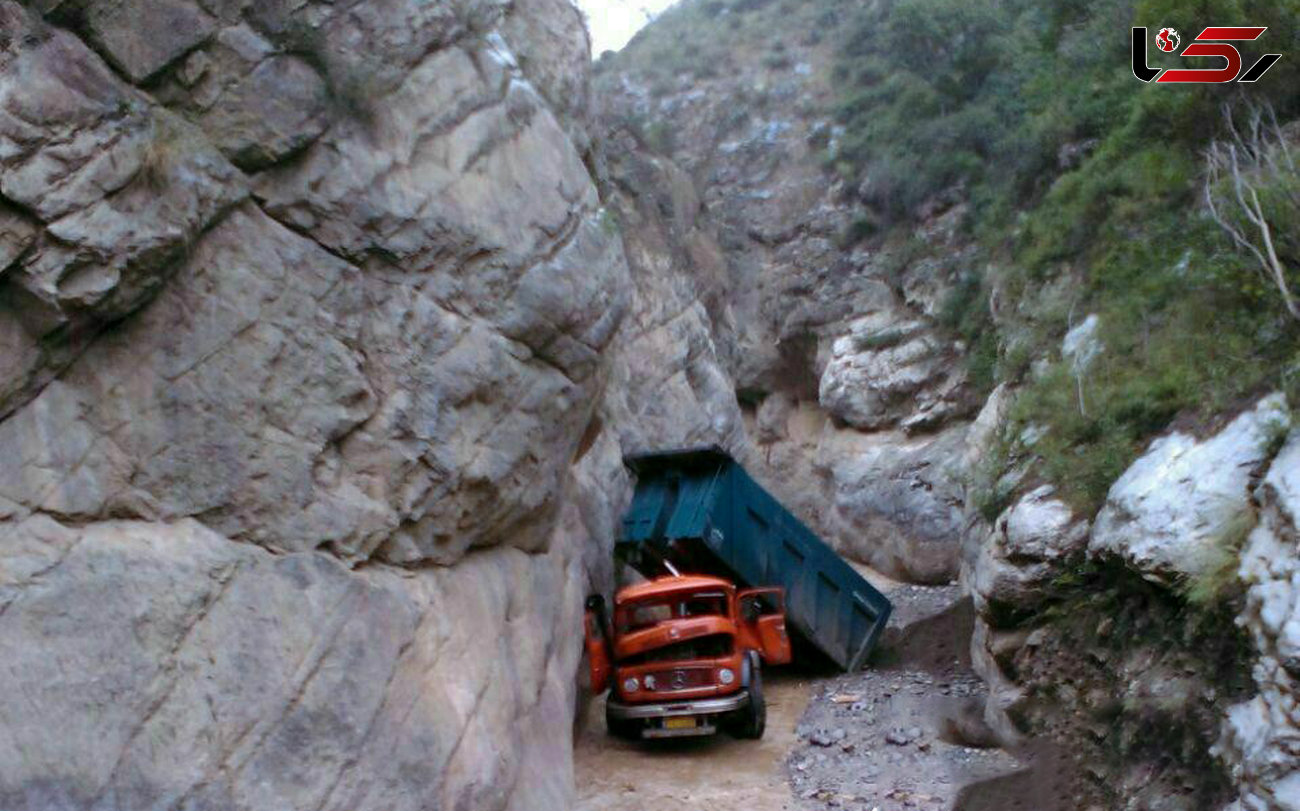 سقوط وحشتناک کامیون به دره در الاشت سوادکوه + عکس حادثه و 2 قربانی