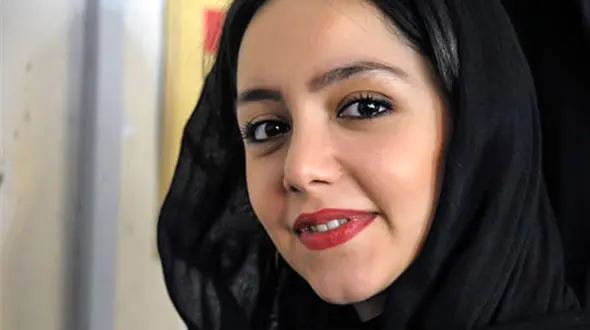 عکس لو رفته از نازنین بیاتی با لباس مجلسی در کنار مرد غریبه !