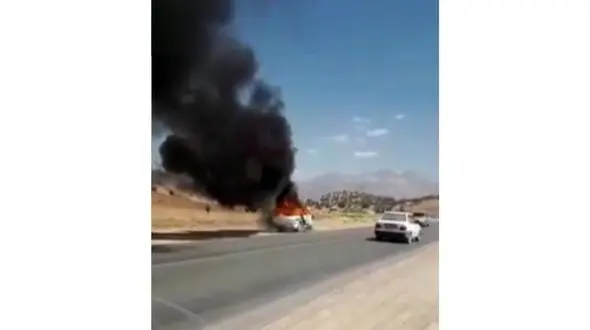 فیلم به آتش کشیدن ماشین پلیس توسط شوتی های قاچاقچی ! / شلیک مرگ پلیس به قاچاقچی در چهارمحال و بختیاری + عکس جنازه