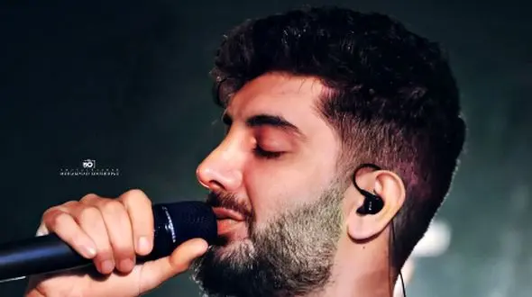 فرزاد فرزین: ما تو خانوادمون قربون صدقه نمیریم مثلاً بابام میخواست خیلی تشکر کنه میگفت آفرین