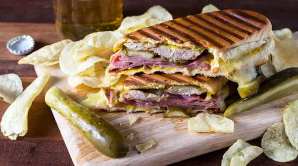 ساندویچ پنیری کوبایی صبحانه ای برای دانش آموزان