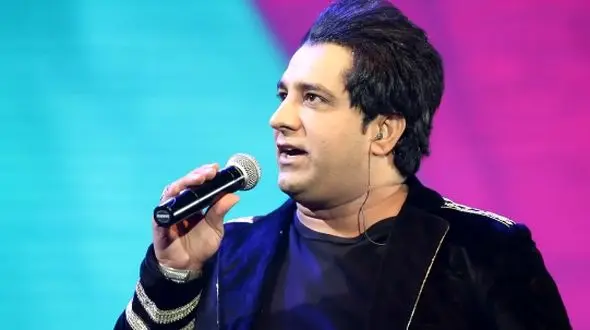 فیلم آواز باشکوه  امید جهان در کنسرتش با خواندن آهنگ آذری «پنجره دان دآش گلیر»  / ببینید سالن به چه وجدی آمد .../ روحش شاد