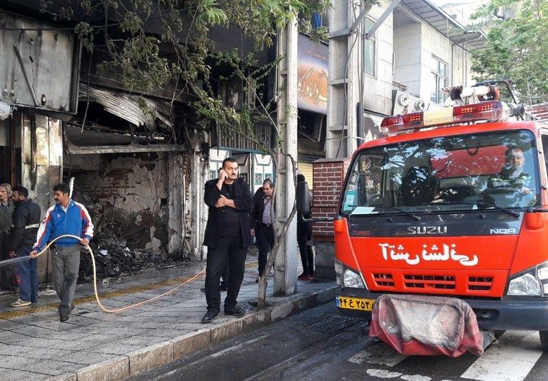 مصدومیت ۳ آتش‌نشان در آتش‌سوزی لباس‌فروشی در گرگان