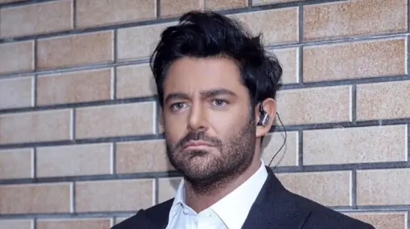 رضا گلزار:همسر آدم میتونه بهترین تراپیست باشهه، 2 سال است که به هم وصل شدیم و در واقع من یک تراپیست هم در منزل دارم