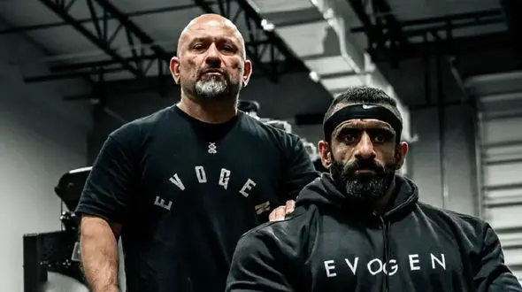 عکس| هادی چوپان عشق خود را به آغوش کشید/ پیام احساسی گرگ ایرانی از قلب تگزاس