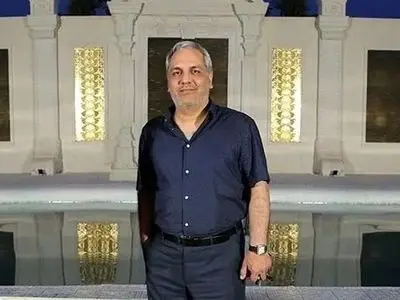 فیلم / نگاهی به خانه شبیه قصر 1200 متری مهران مدیری در زعفرانیه تهران /  عمارتی مجلل با 10 تا اتاق خواب، 3 آشپزخانه و مجهز به استخر ...