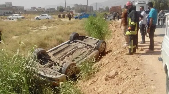 برخورد هولناک پراید با گارد حاشیه جاده در فارس + عکس 