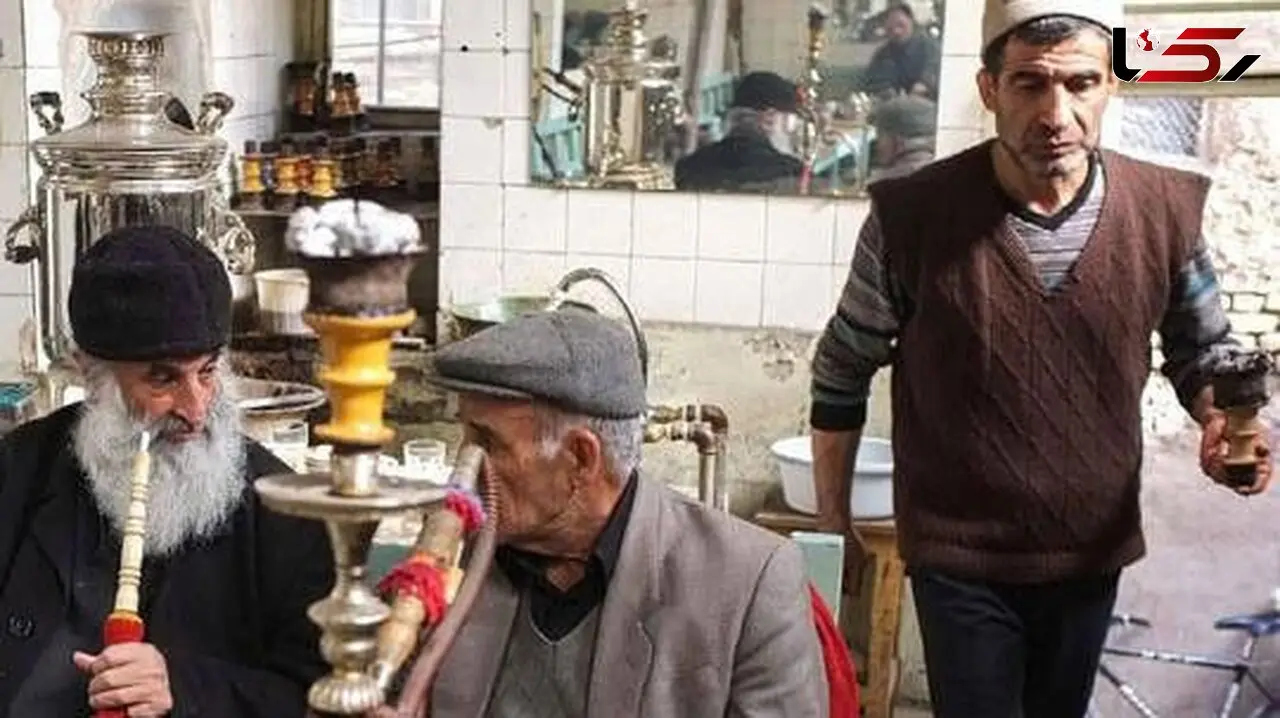 خلاقیت خنده دار صاحب قهوه خانه در قانع کردن مردم به کشیدن قلیان با نصب بنر حماسه آفرید +عکس/ لقب انیشتین زمانه برازنده توست