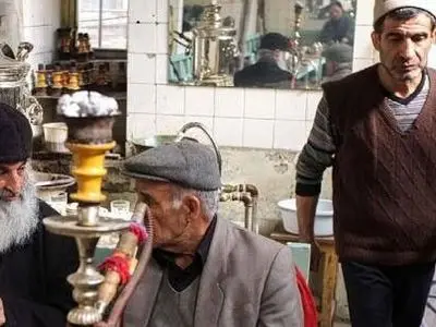 خلاقیت خنده دار صاحب قهوه خانه در قانع کردن مردم به کشیدن قلیان با نصب بنر حماسه آفرید +عکس/ لقب انیشتین زمانه برازنده توست