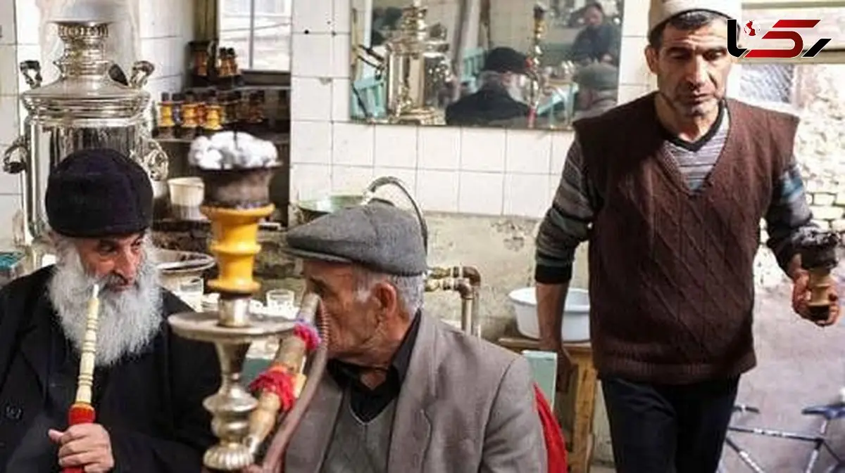 خلاقیت خنده دار صاحب قهوه خانه در قانع کردن مردم به کشیدن قلیان با نصب بنر حماسه آفرید +عکس/ لقب انیشتین زمانه برازنده توست