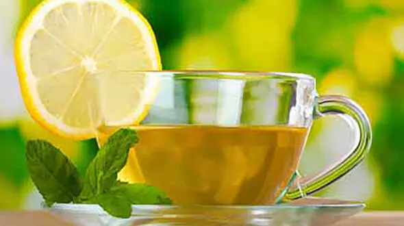 به چای سبز لیمو‌ترش اضافه کنید 
