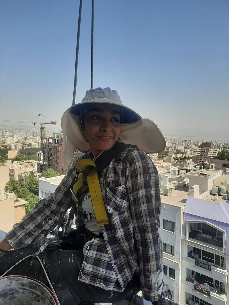 دختر نقاش