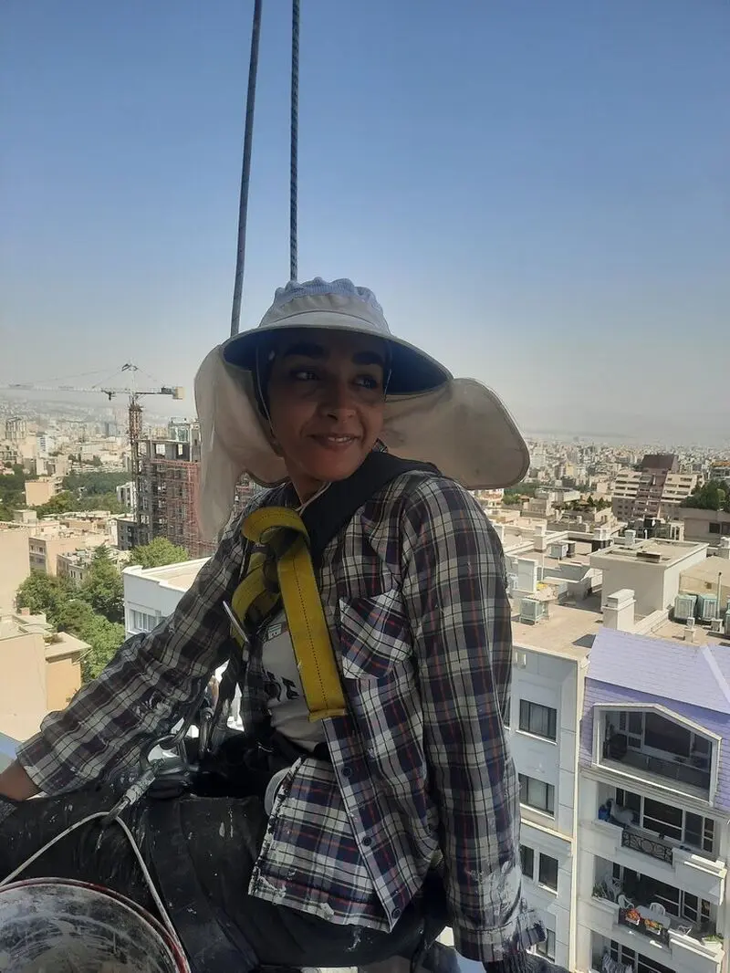 دختر نقاش