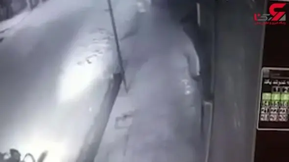 فیلم لحظه سرقت 2 سارق آفتابه دزد در چهارراه طالقانی