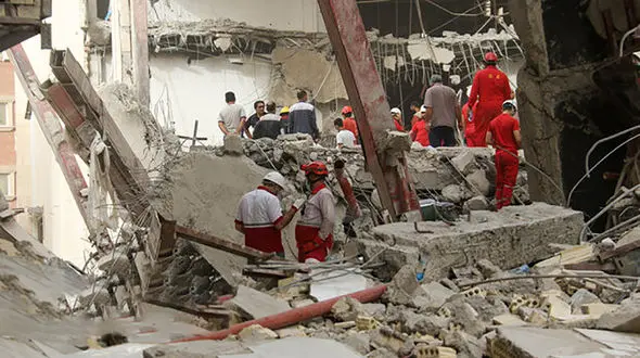 رئیس جمعیت هلال‌احمر: پایان عملیات آواربرداری متروپل مشخص نیست