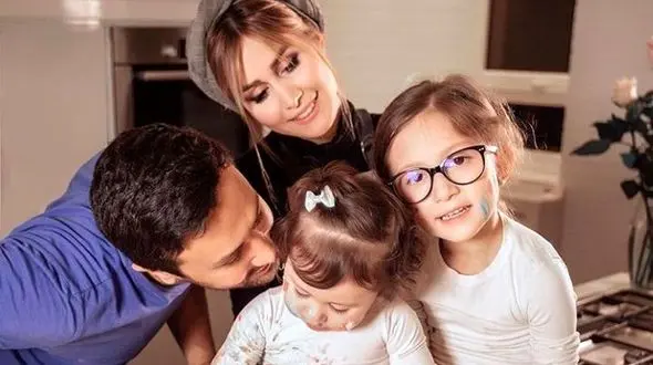  عکس از دخترهای شاهرخ استخری