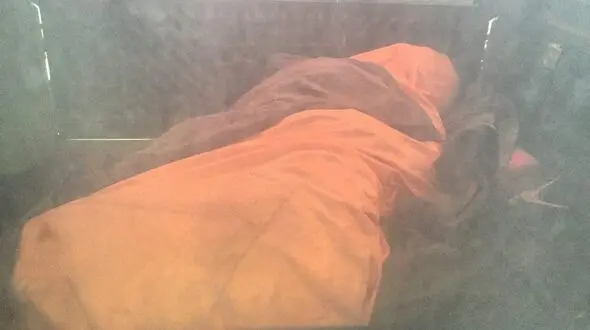 لحظه غمبار وداع آتش نشانان با پیکر همکار شهید در حادثه پلاسکو + فیلم و عکس 