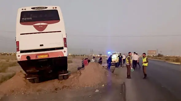 تصادف خونین اتو‌بوس مسافربری با کامیون ! / وحشت در آزادراه کاشان به نطنز 