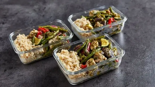 چند وعده غذایی در روز باید مصرف کنیم؟ پاسخ متخصصان تغذیه