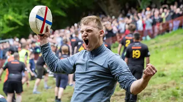 جشنواره پنیر غلتان در انگلیس + عکس و فیلم