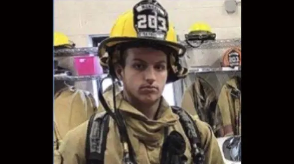 اقدام عجیب  و وحشتناک آتش نشان جوان با جان و مال مردم! +عکس