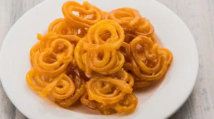 طرز تهیه زولبیا خانگی با نشاسته ذرت؛ ترد، خوشرنگ و شربتی