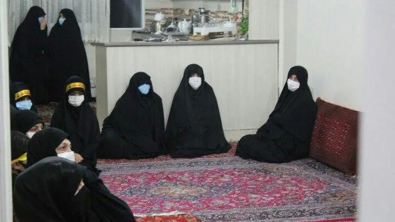 حضور جمعی از نمایندگان مجلس در منزل شهید امر به معروف محمدی 
