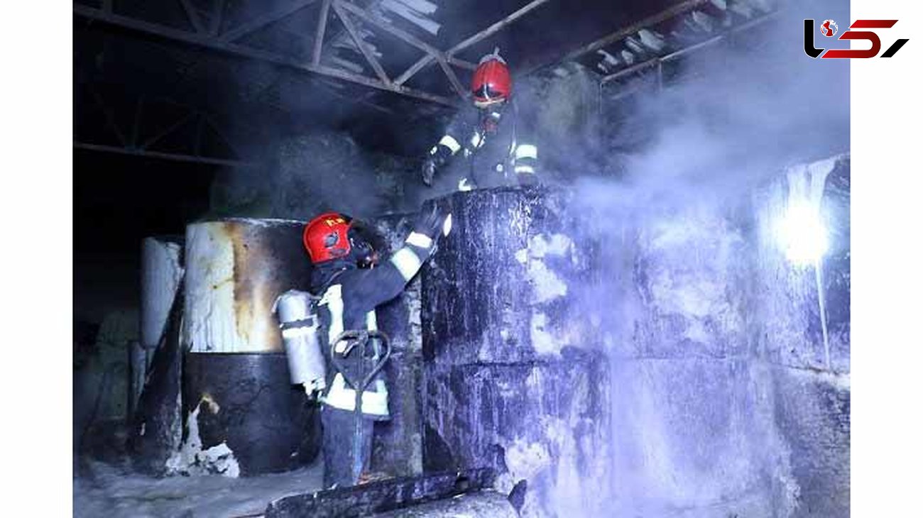 آتش‌سوزی مهیب کارخانه تولید ایزوگام / در مشهد رخ داد