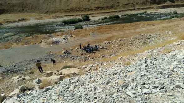 معجزه در تونل ایلام / سقوط خودرو به دره بدون تلفات جانی