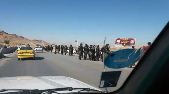 اسکورت محموله‌های امدادی به مناطق زلزله‌زده توسط یگان ویژه + فیلم و عکس