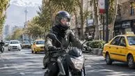 زن موتورسوار در تهران: نبود گواهینامه خلأ قانونی که در زمان حادثه پررنگ می‌شود/ مهم‌ترین خواسته‌ام این است که قانون برای زنان و مردان یکسان اجرا شود + فیلم