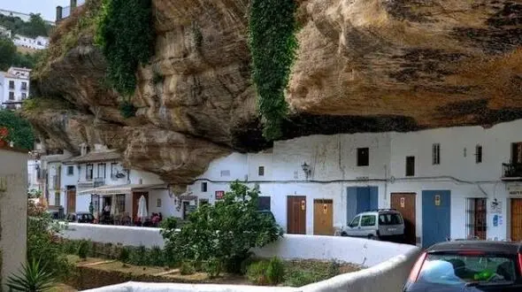 زندگی این مردمان زیر سنگ های عظیم الجثه+ عکس