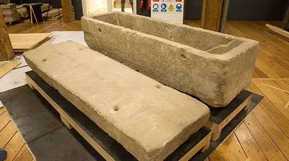 تصاویری از اشیا دفن شده با زن ثروتمند رومی