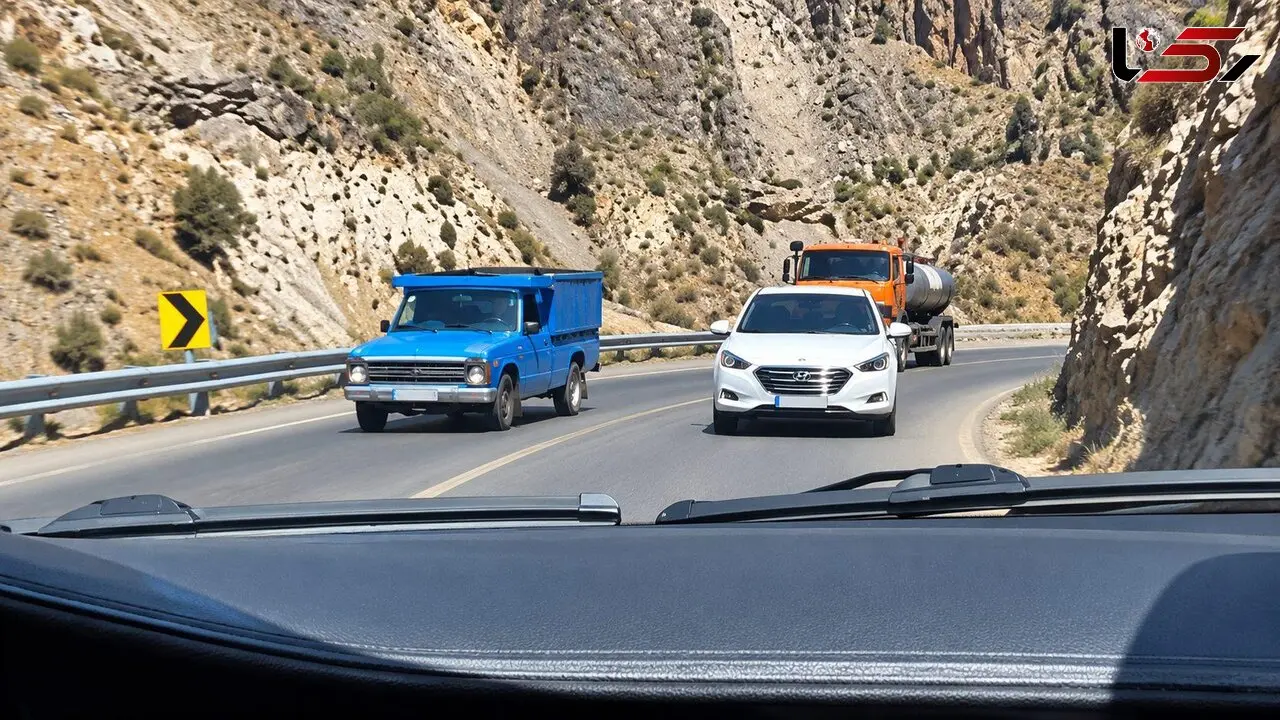 فیلم شاخ به شاخ ویرانگر 2 خودرو در جاده چالوس از زاویه دوربین راننده بی تقصیر / راننده سانتافه سر پیچ سبقت !