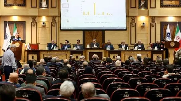 چرا مرغ و تخم‌ مرغ گران شد؟ / سیاست شکست‌ خورده قیمت‌ گذاری دستوری رها شود!