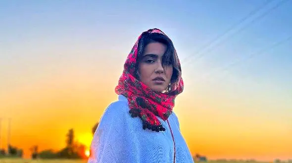 رونمایی از مادر زیبای مونا کرمی و شباهتشان به هم در کنار فرزند کوچولویش / از تو مادر شدن را آموختم !