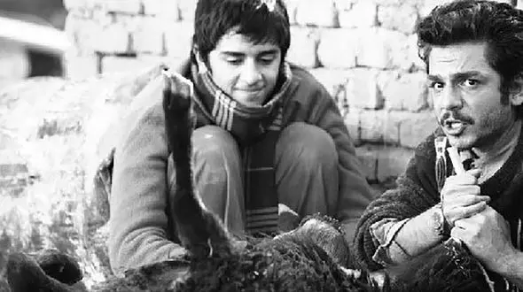 نسبت فامیلی بسیار نزدیک عباس غزالی با امیر سریال وضعیت سفید/ عمرا اگه میدونستی!+عکس