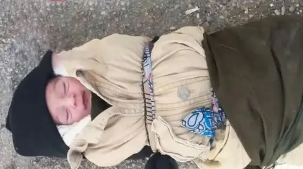 رهاکردن زیباترین نوزاد ایران در کف خیابان نورآباد لرستان / عکسش دلتان را می لرزاند